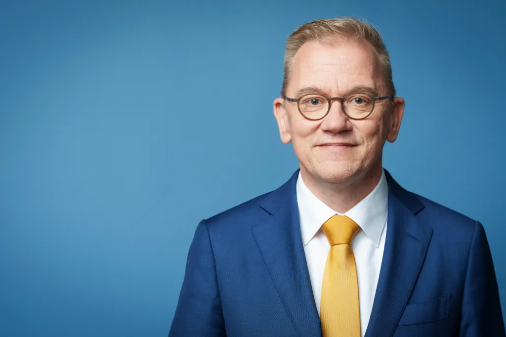 Minister Bruins presenteert reactie op adviesrapport: “Nederland moet gebruik maken van sociaal- en geesteswetenschappelijk onderzoek”